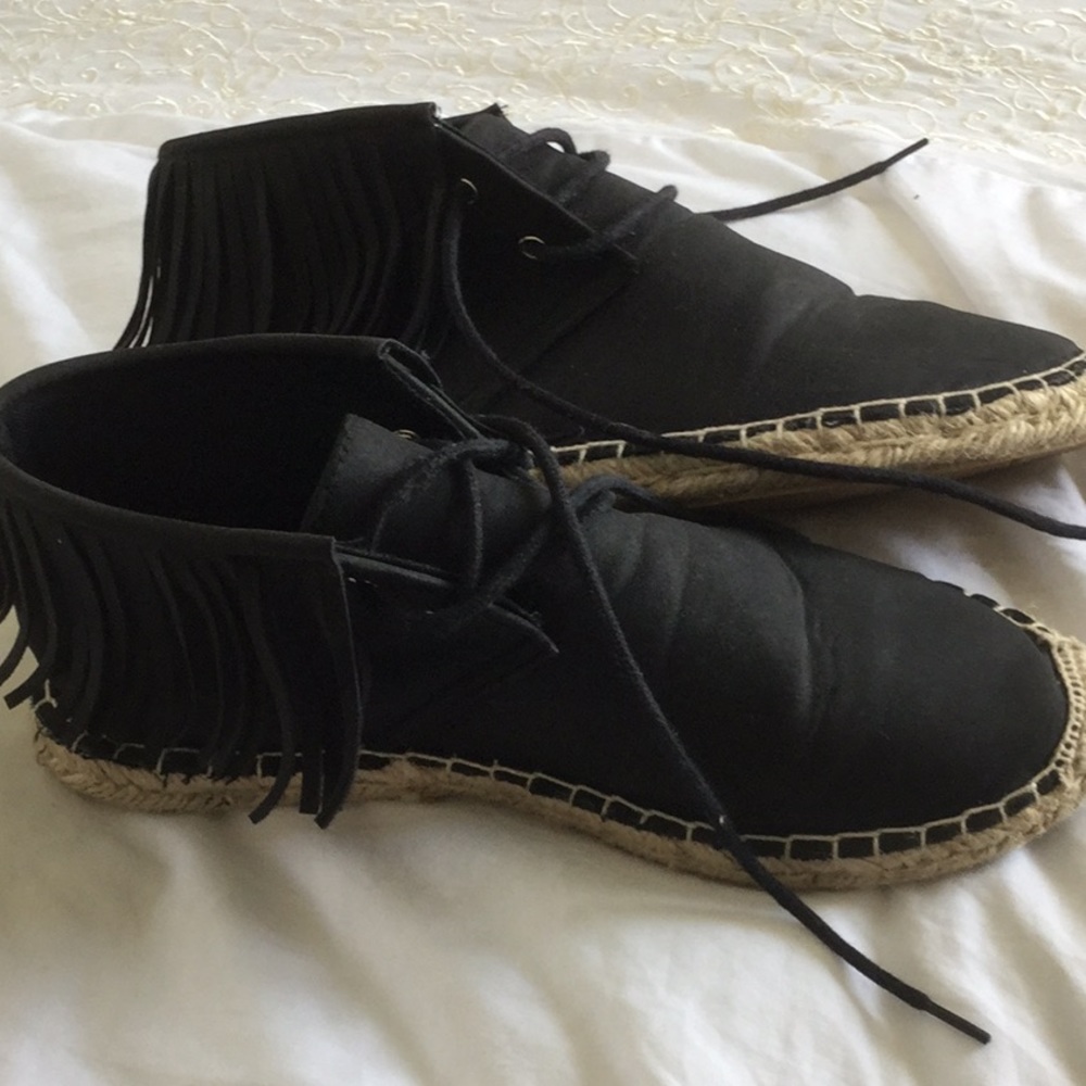 Beta I high-top fringed women espadrilles.Size 8